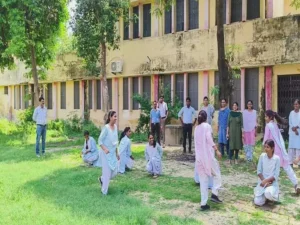Trainee Teacher doing activity at DIET Budaun